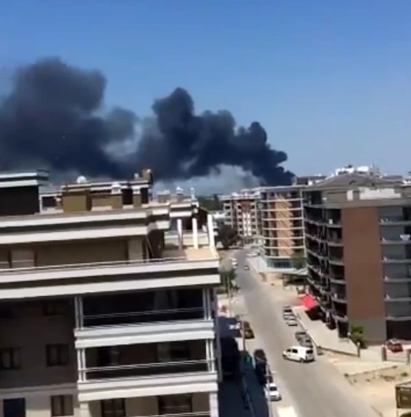 İzmir'de plastik fabrikasında yangın çıktı